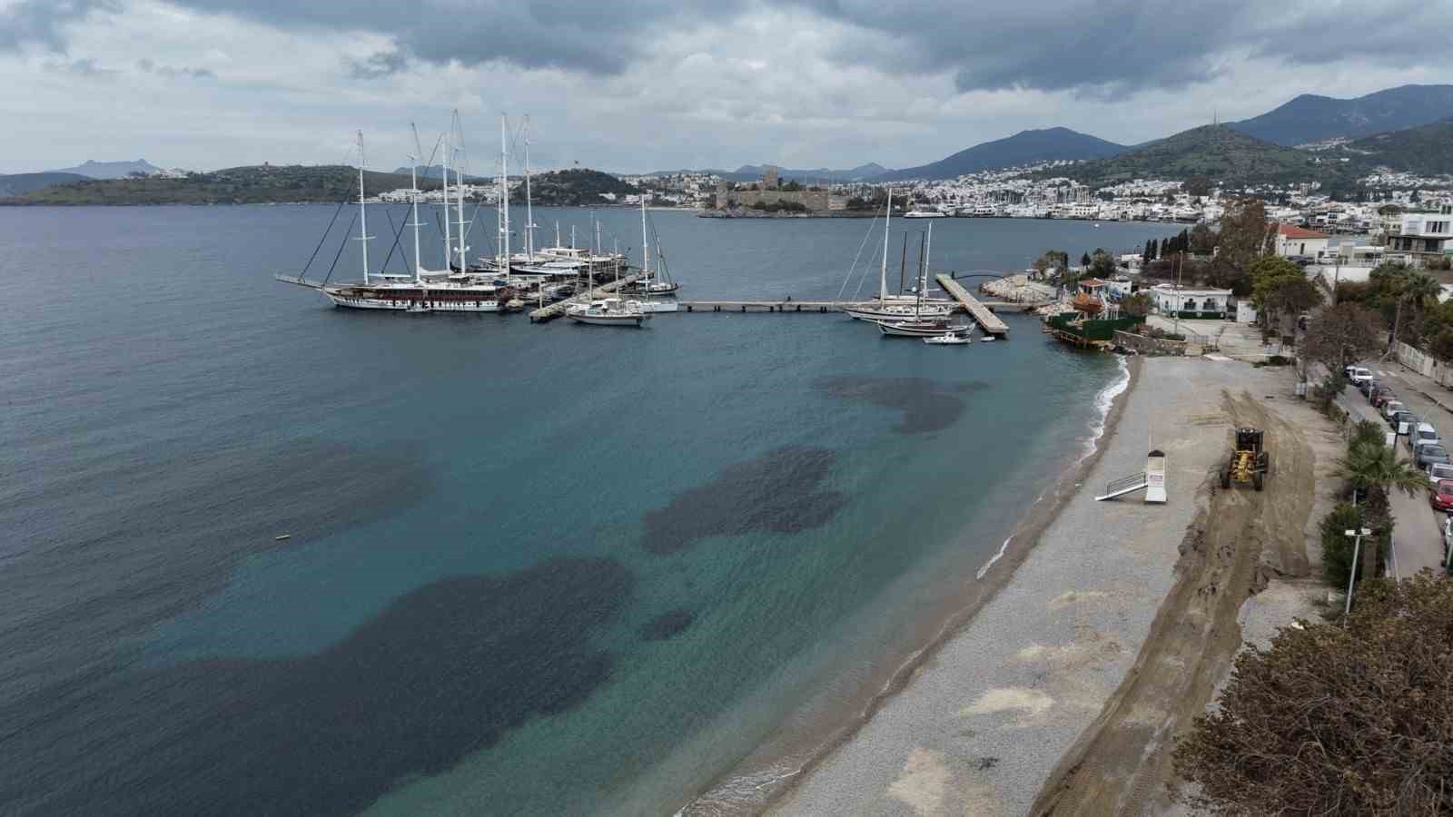 Bodrum Belediyesi, yaz sezonu öncesinde plajları vatandaşların kullanımına hazır hale