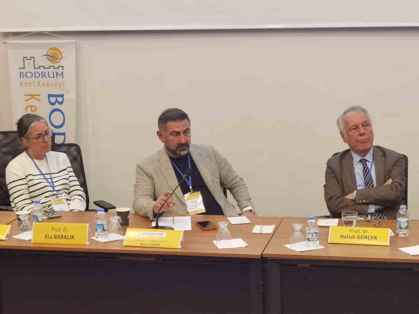Bodrum’da düzenlenen ’Bodrum Yarımadası’nın Çevresel ve Yapısal Geleceği’ sempozyumunda; ulaşım,