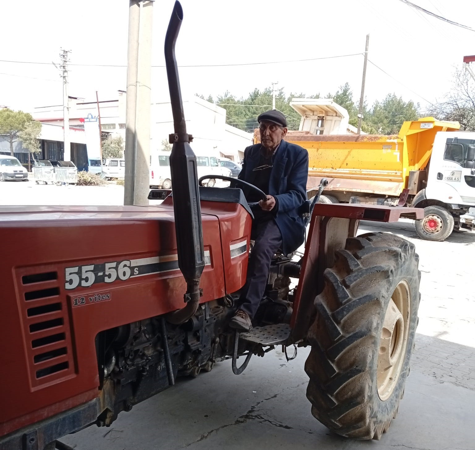 Muğla’nın Yatağan ilçesinde 21 yıl önce çalınan traktör, Van’ın Edremit