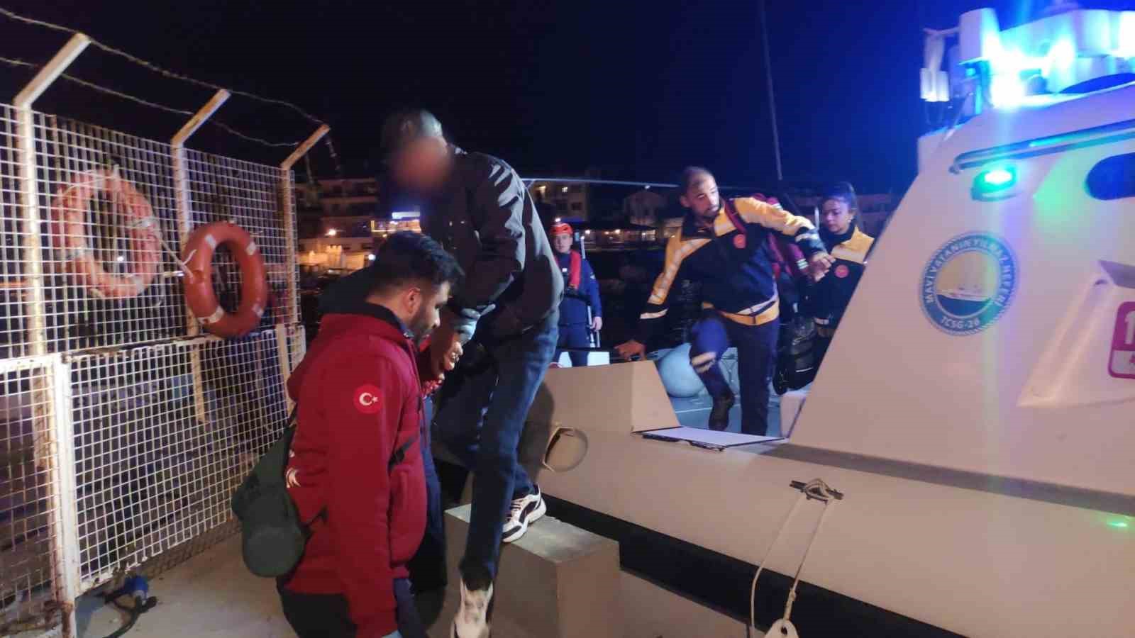 Muğla’nın Datça ilçesi açıklarında ticari gemide rahatsızlanan bir kişi, Sahil