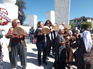 Muğla’nın Fethiye ilçesinde 8 Mart Dünya Kadınlar Günü nedeniyle Beşkaza