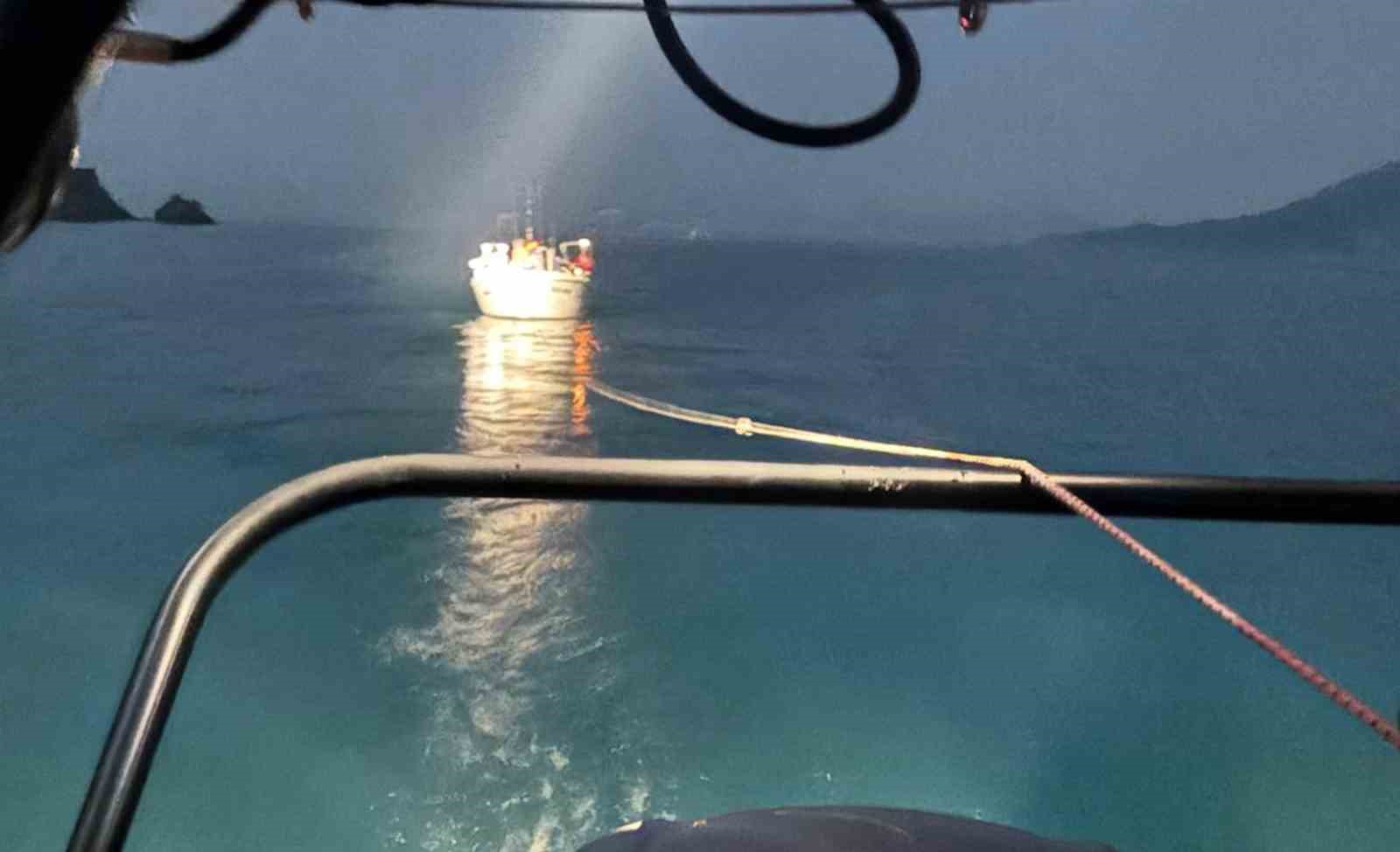 Muğla’nın Fethiye ilçesi açıklarında makine arızası yapan 5 metre uzunluğundaki