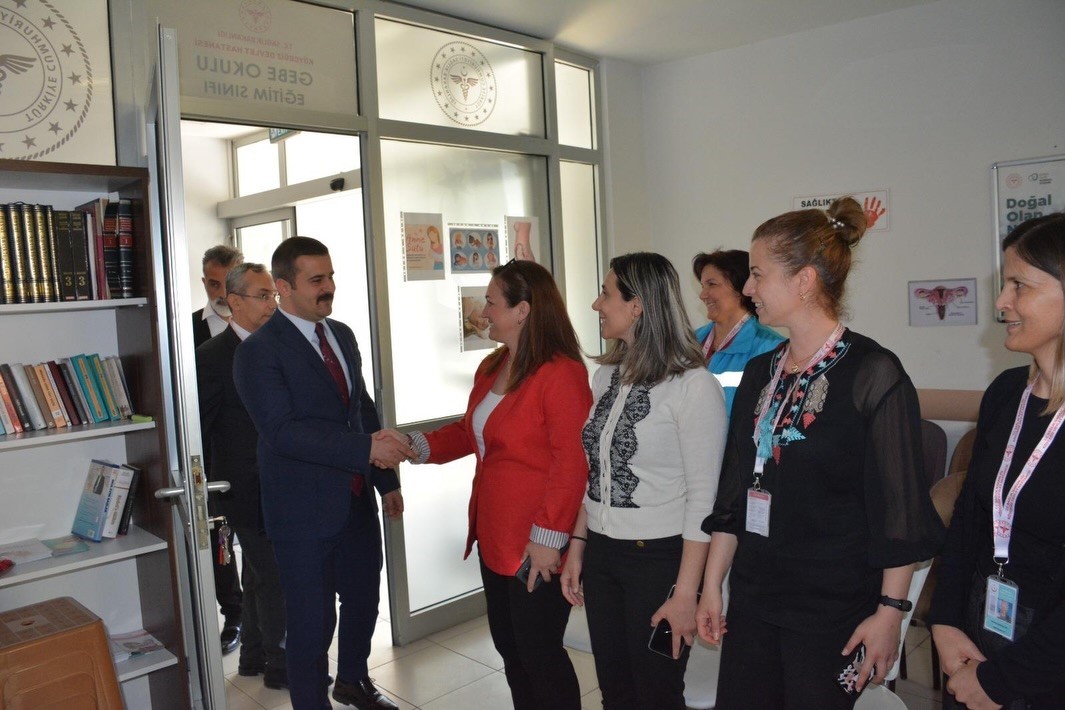 Muğla’nın Köyceğiz ilçesinde Kaymakam Mert Kumcu, ’14 Mart Tıp Bayramı’