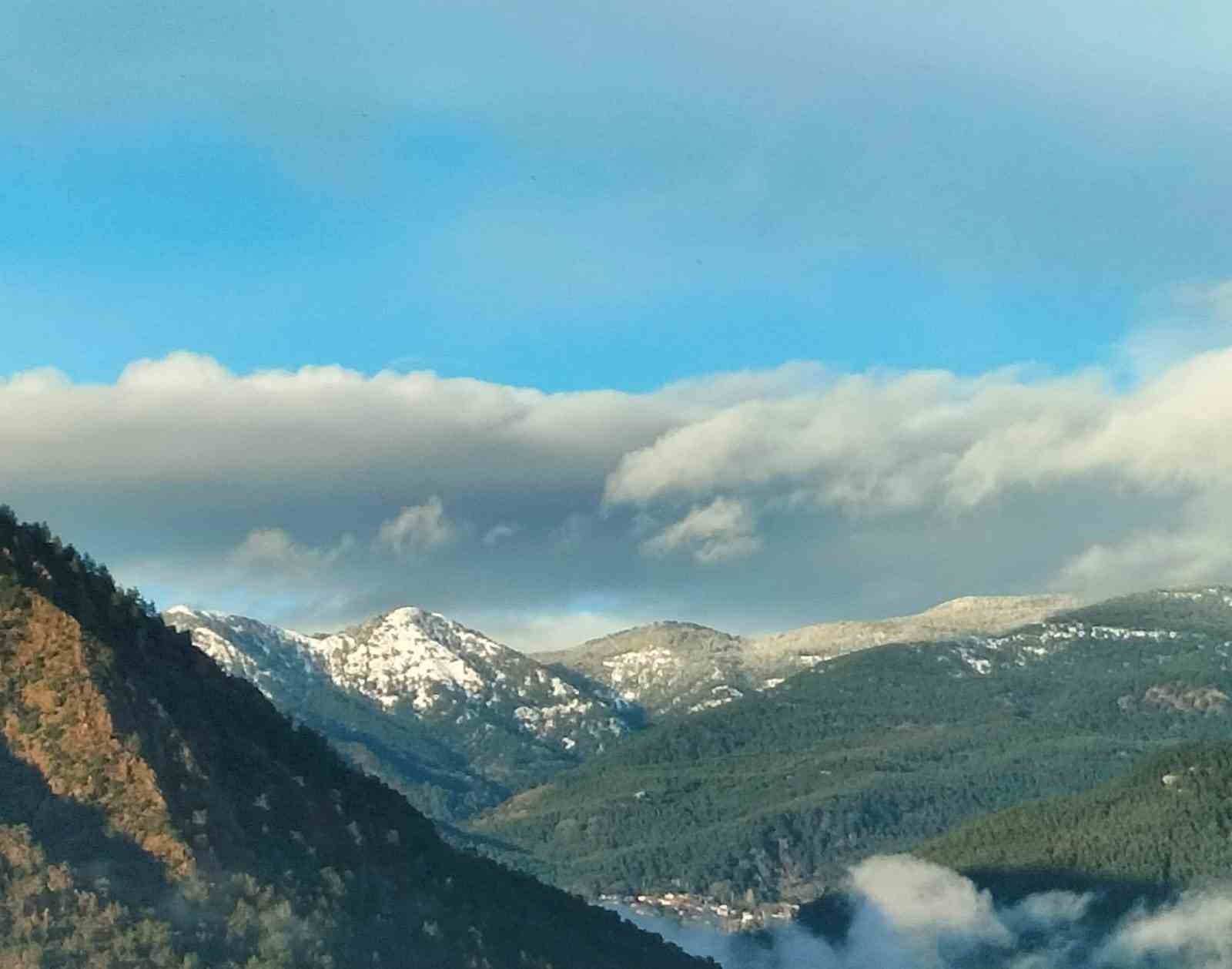 Muğla’nın Köyceğiz ilçesinde Mart ayının son günleri kar yağışı gerçekleşti.