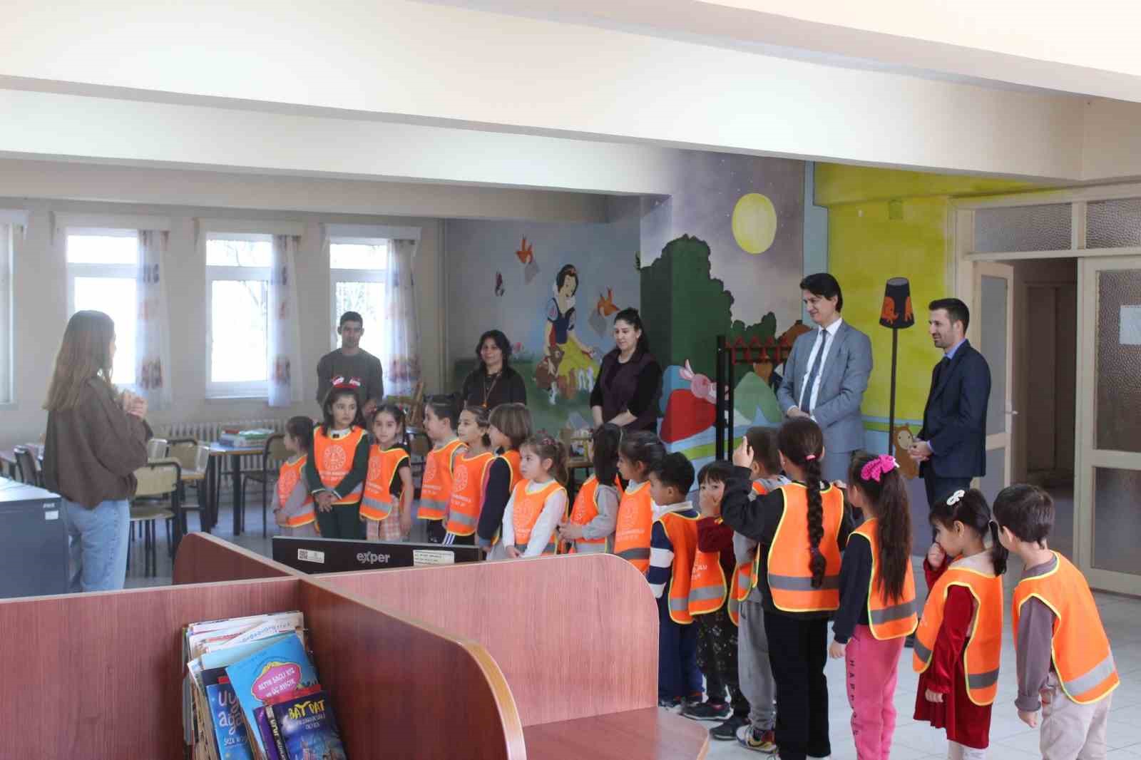 Muğla’nın Köyceğiz ilçesinde Anaokulu öğrencileri Kütüphane Haftası kapsamında 75. Yıl