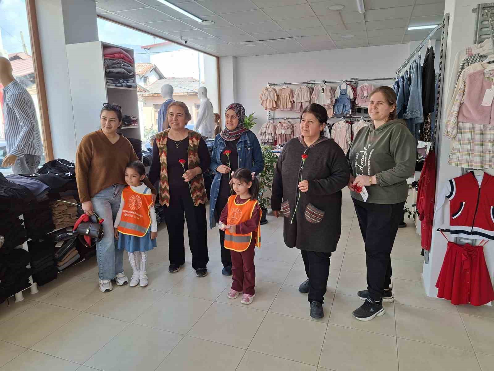 Köyceğiz Anaokulu öğrencileri, 8 Mart Dünya Kadınlar Günü kapsamında hazırladıkları