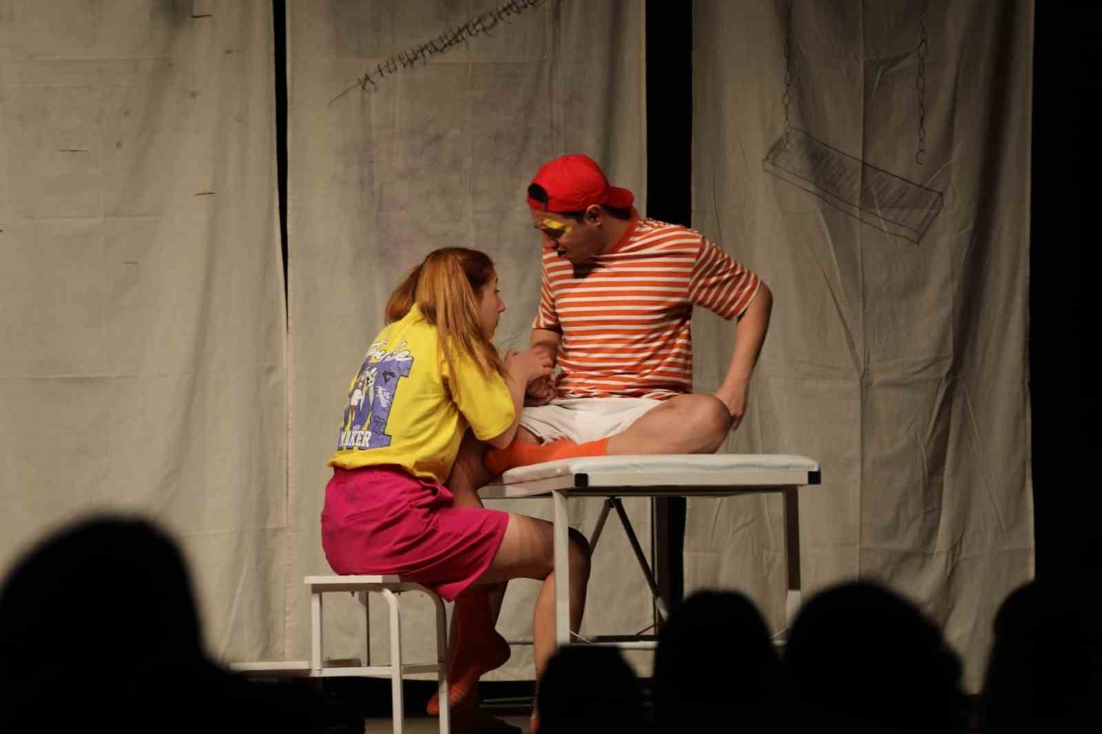 Menteşe Belediye Tiyatrosu, "Çocuk Parkı Yaraları" adlı tek perdelik dram