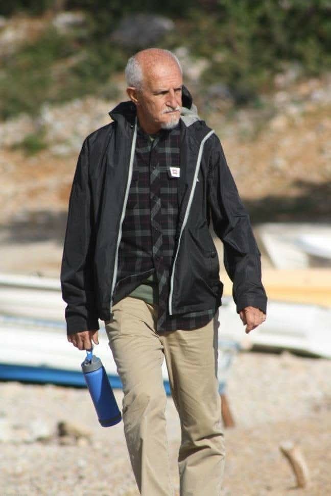 Muğla’nın Bodrum ilçesinde 74 yaşındaki Eşref Gürkan Güney, sitedeki merdivenden