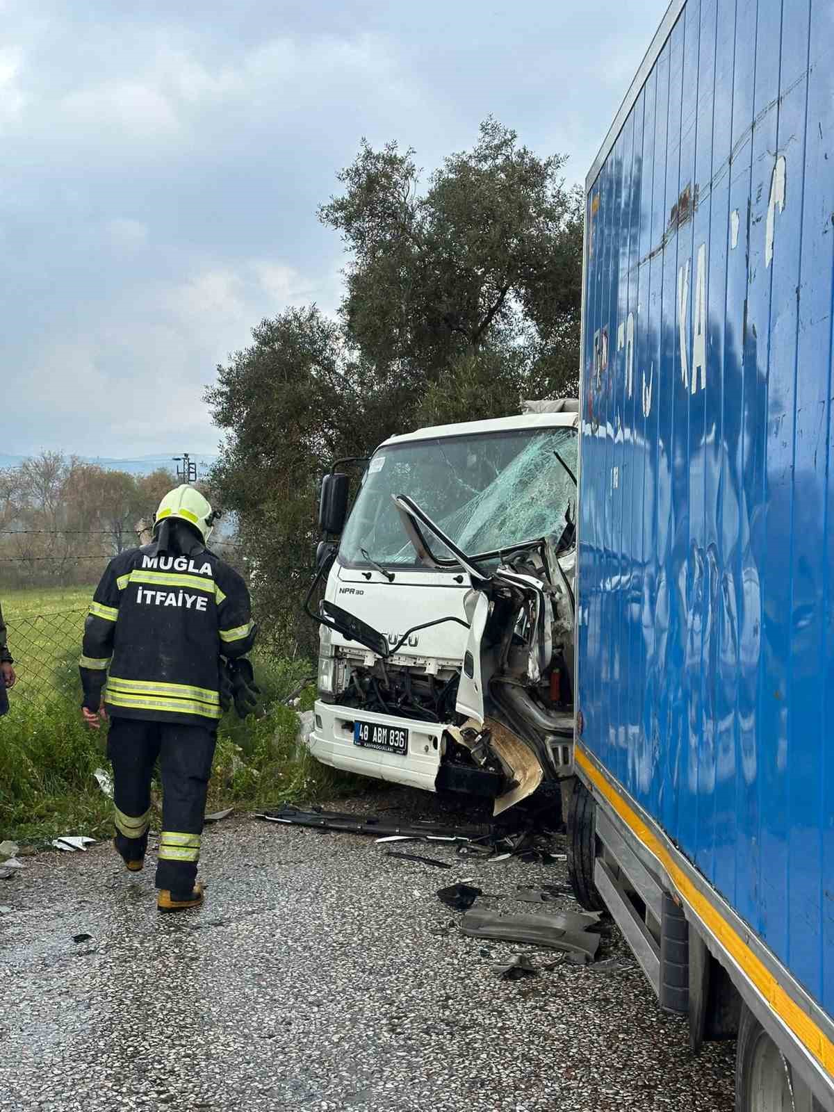 Muğla’nın Milas ilçesine bağlı Damlıboğaz Mahallesi’nde meydana gelen trafik kazasında