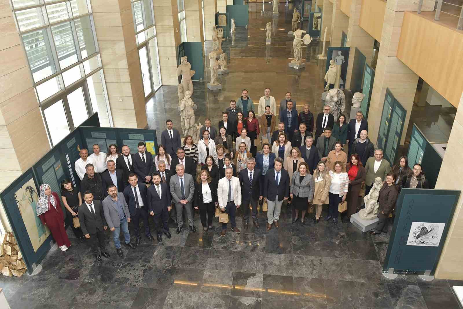 MSKÜ’de Ramazan Bayramı dolayısıyla Rektörlük binasından bulunan Kopya Heykeltraşlık Eserleri