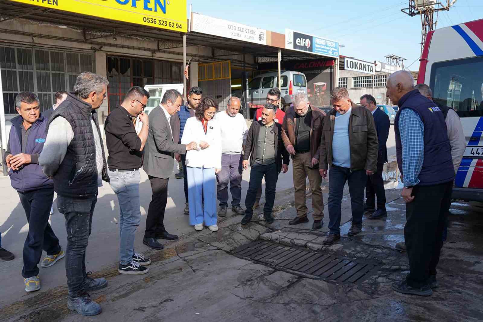 Menteşe Belediye Başkanı Gonca Köksal Aras, Menteşe sanayi sitesinde esnafla