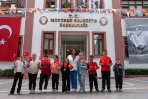 Menteşe Belediye Başkanı Gonca Köksal Aras, 23 Nisan Ulusal Egemenlik