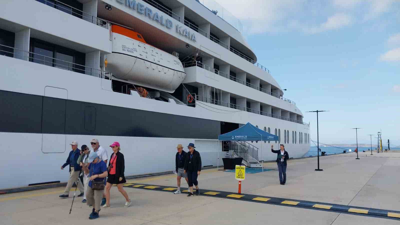 Muğla’nın Bodrum ilçesine "Emerald Kaia" adlı kruvaziyer gemisi 87 yolcusu