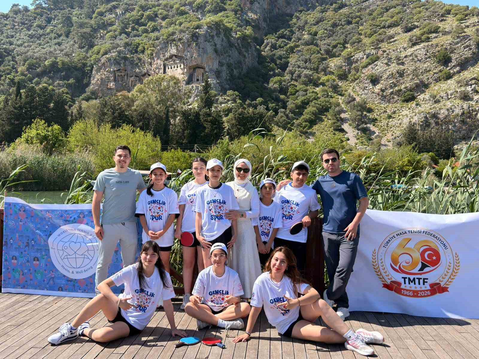 Muğla’nın Dalyan bölgesinde Dünya Masa Tenisi Günü kapsamında düzenlenen etkinlikte,