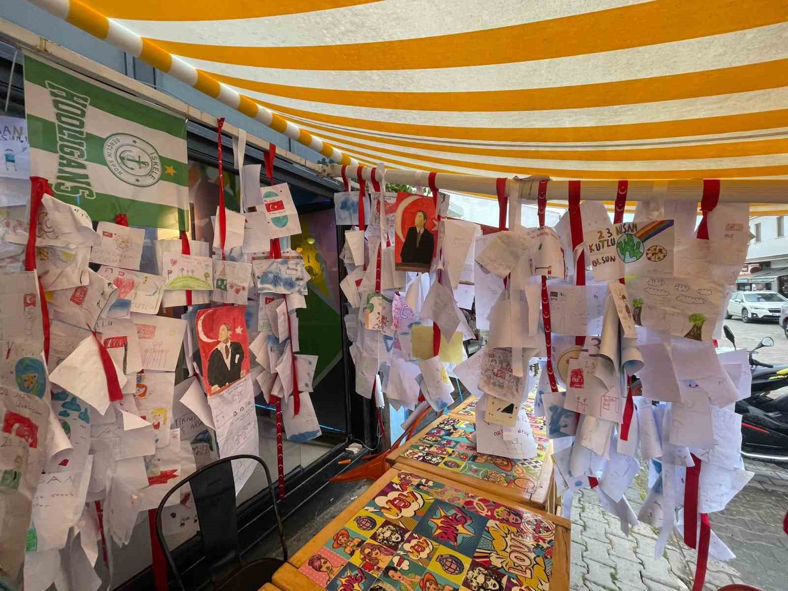 Muğla’nın Datça ilçesinde esnaf Murat Balıkçı’nın 10 yıldır sürdürdüğü "Askıda