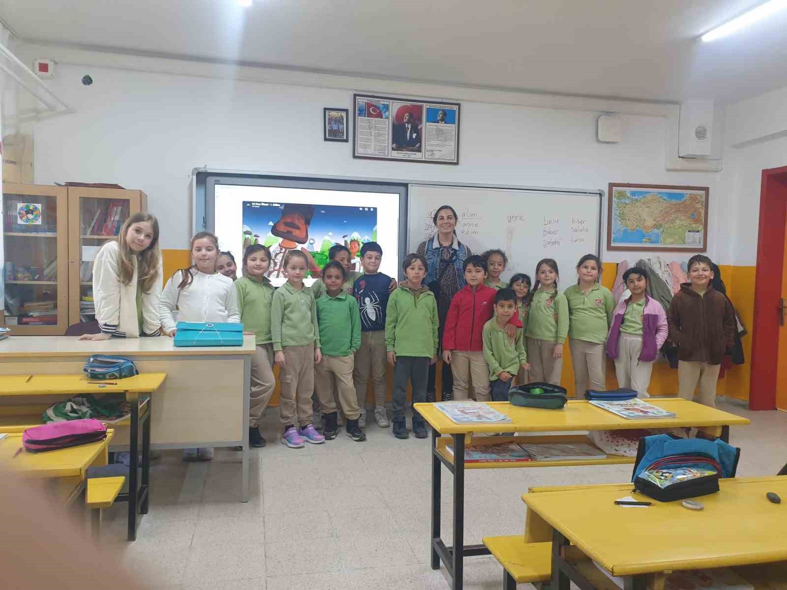 Muğla’nın Datça ilçesinde, öğrencilerin gelişimine katkı sağlamak amacıyla düzenlenen "Hikâyelerle