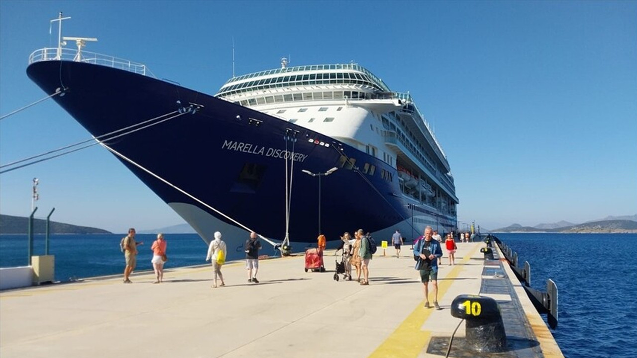 Muğla’nın Bodrum ilçesine “Marella Discovery” isimli kruvaziyer gemisi 1752 yolcu