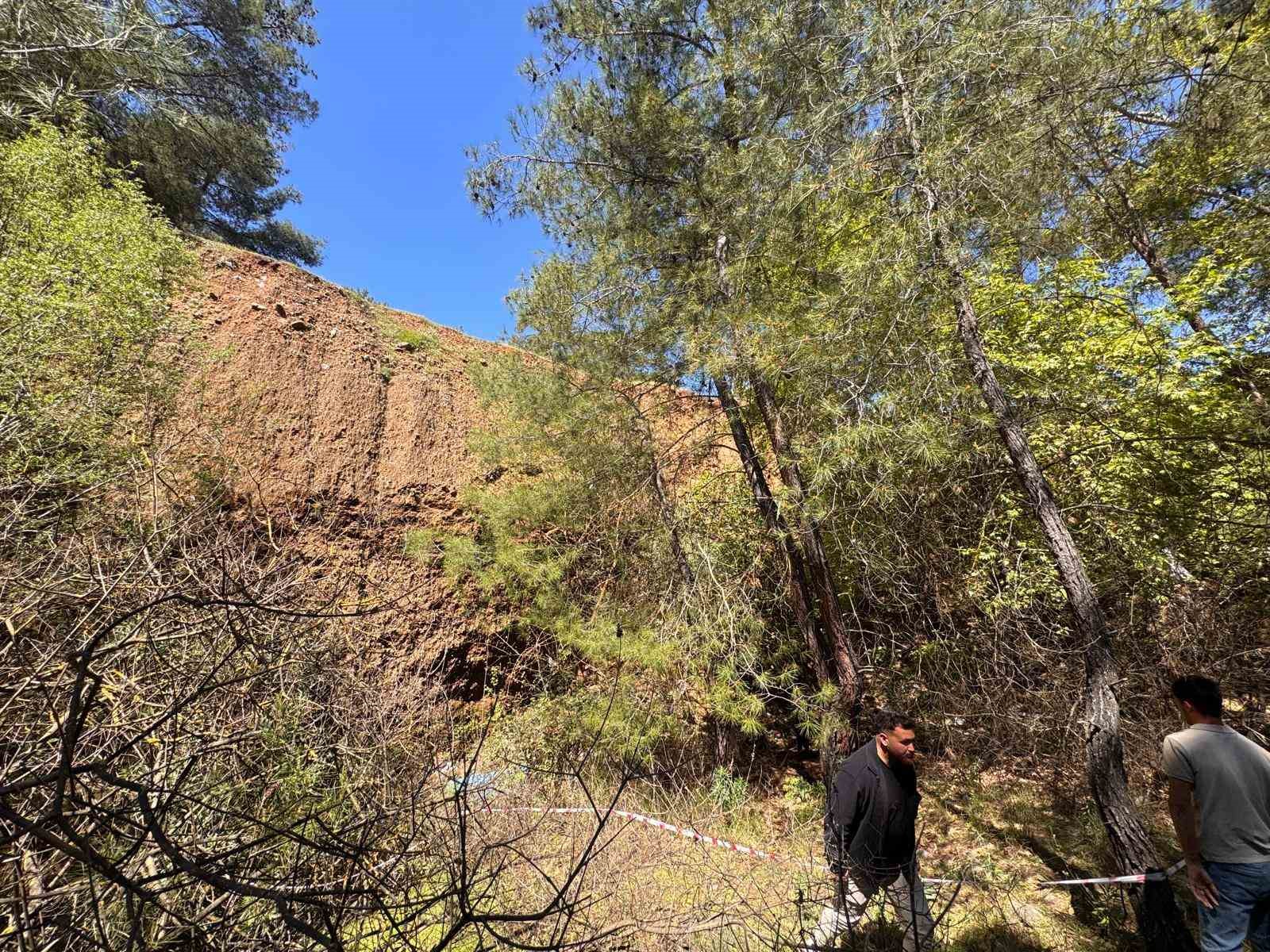 Muğla’nın Fethiye ilçesinde Kenan Zenginel (28) isimli şahıs uçurumdan düşerek