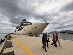 Bodrum Lüks kruvaziyer gemisi Four Seasons 1’i ağırladı. Malta bayraklı