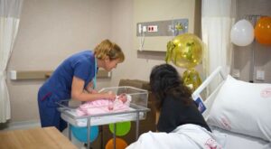 Marmaris Devlet Hastanesi, "Anne Dostu" ve "Bebek Dostu" unvanlarıyla gebelikten