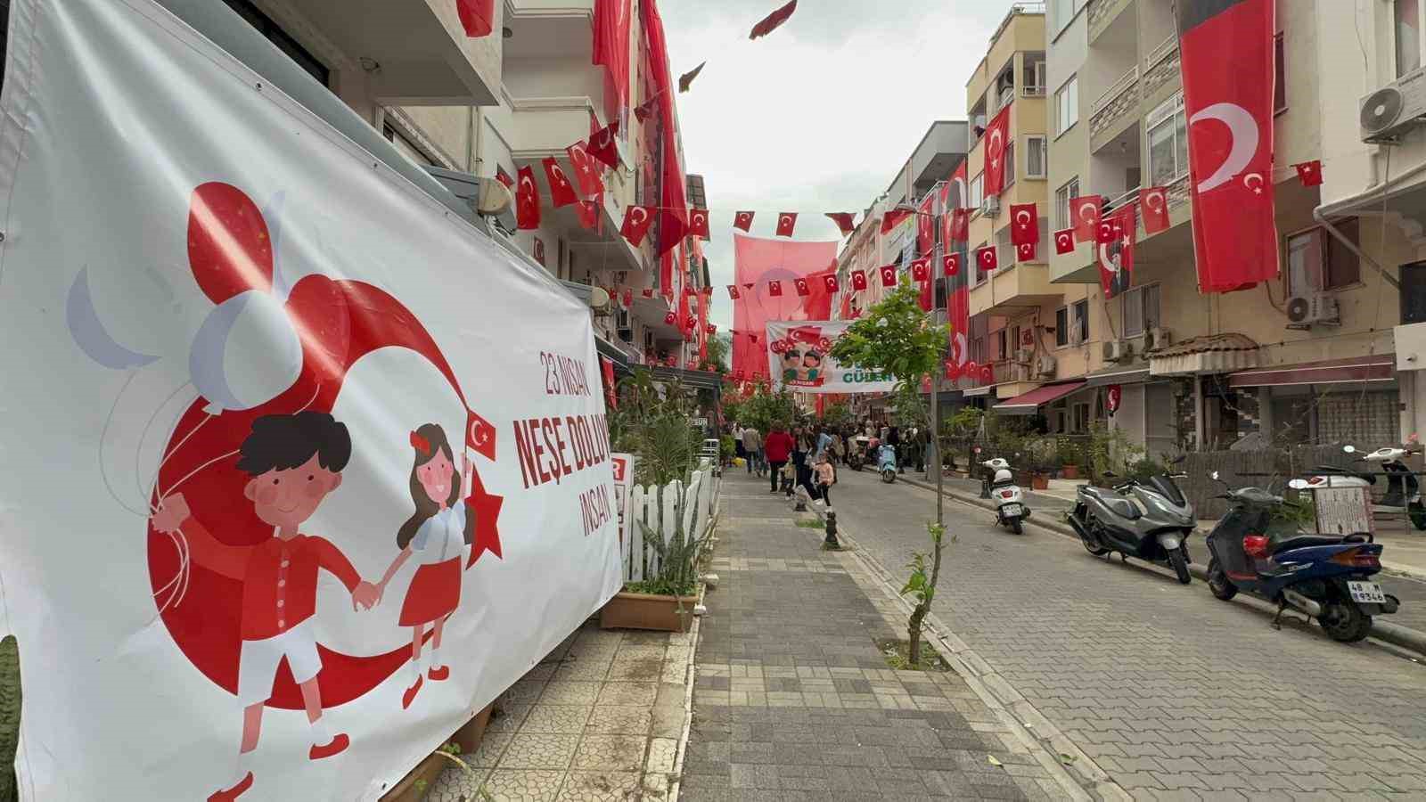 Muğla’nın Marmaris ilçesinde emekli terzi Salih Yazgan’ın öncülüğünde 12 yıldır