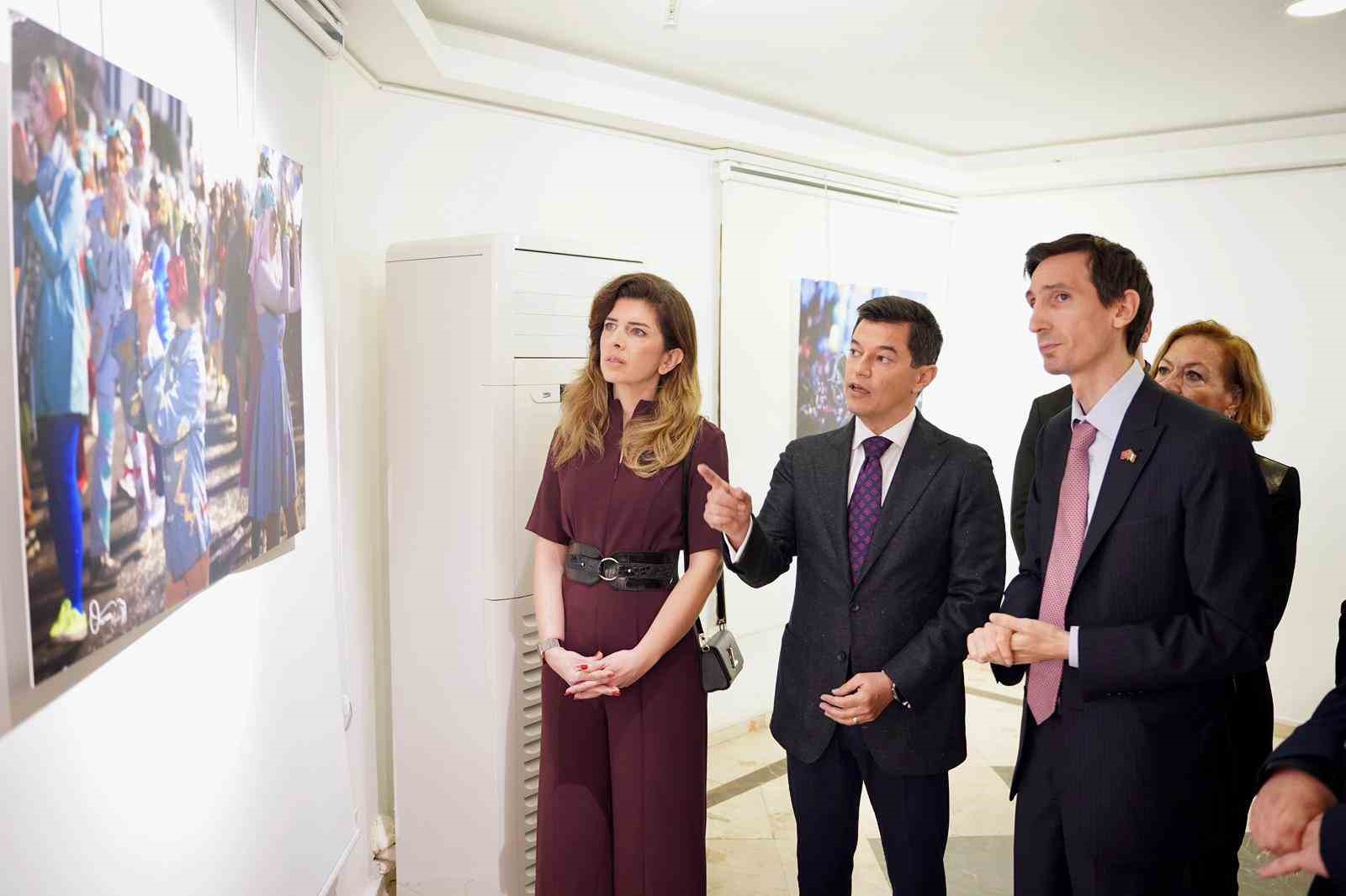 Marmaris’te düzenlenen etkinlikte hem kadına yönelik şiddete dikkat çekildi hem