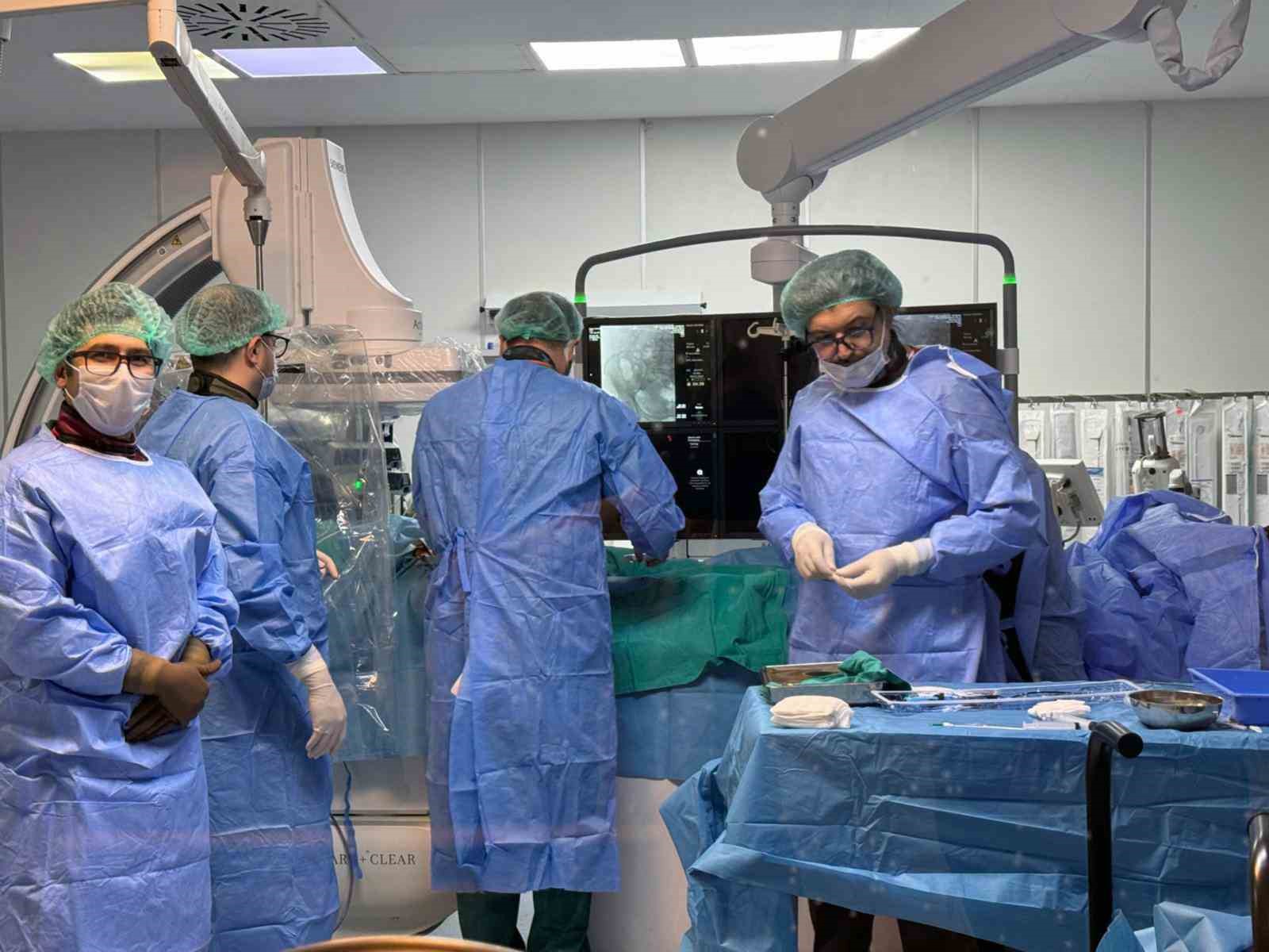 Muğla Eğitim ve Araştırma Hastanesi Kardiyoloji Bölümü’nde, açık kalp cerrahisi