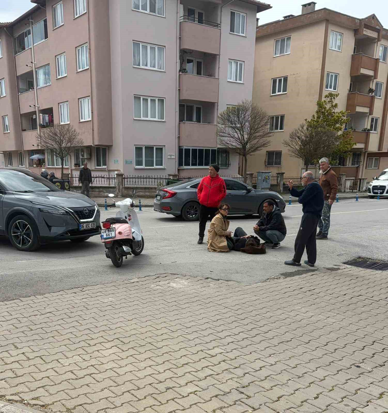 Muğla’nın Menteşe ilçesi Muslihittin Mahallesi’nde otomobil ile motosikletin çarpıştığı kazada