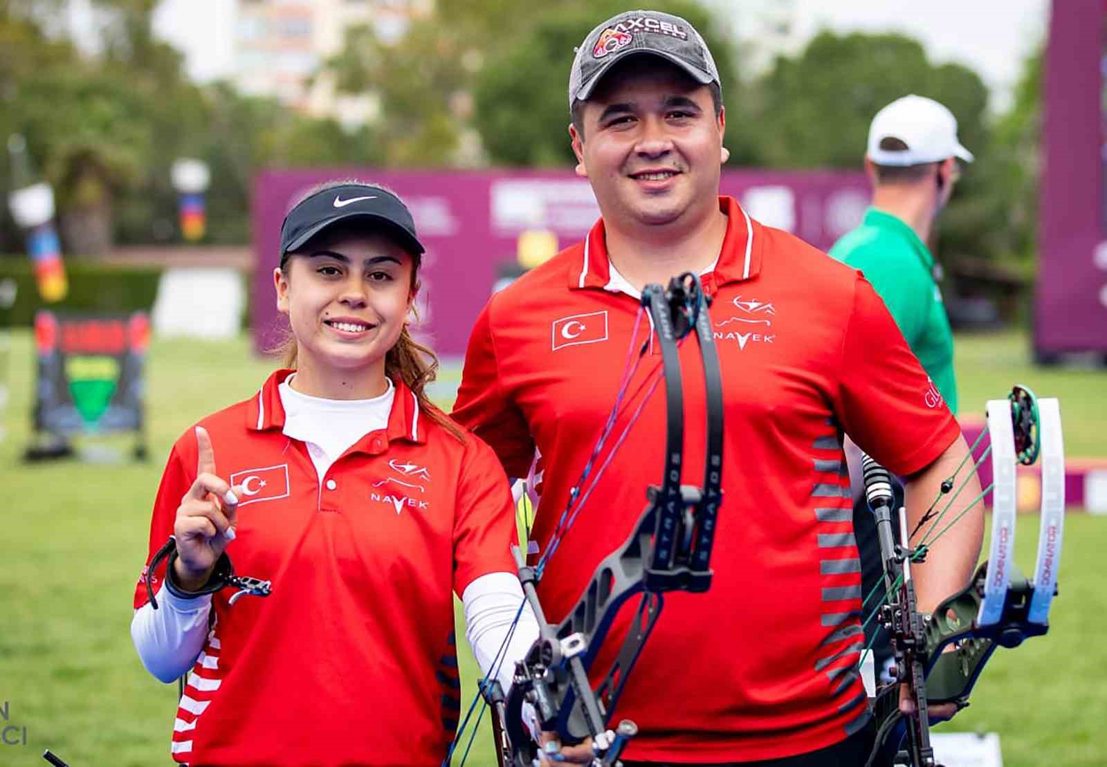 Muğla Büyükşehir Belediyesi Spor Kulübü milli okçuları Hazal Burun ve