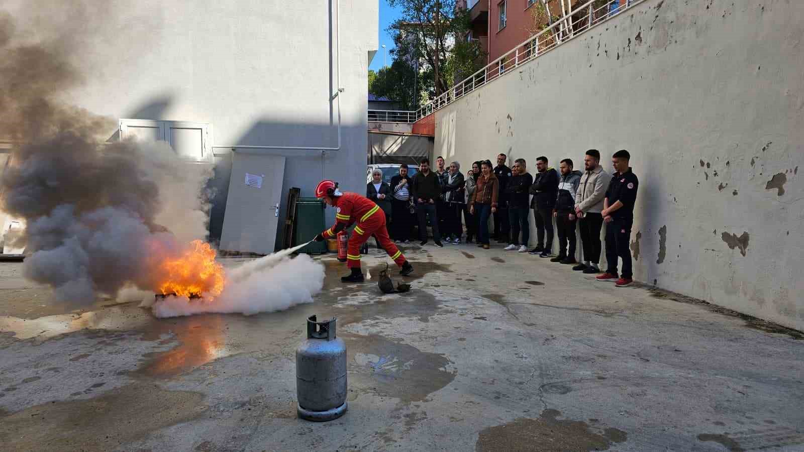 Muğla 112 Acil Çağrı Merkezi personeli, acil durumlara hazırlıklı olmak