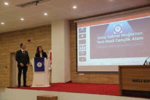 Muzaffer Cantekin başkanlığında gerçekleştirilen Muğla Büyükşehir bünyesinde kurulan Gençlik Meclisi