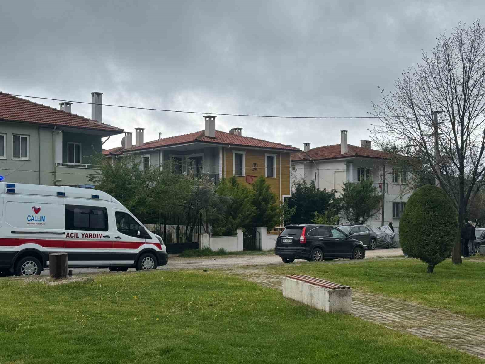 Muğla’nın Menteşe ilçesine bağlı Düğerek Mahallesi’nde yaşayan 74 yaşındaki İzzet