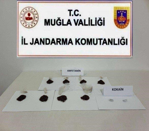 Muğla İl Jandarma Komutanlığı, uyuşturucu ile mücadele kapsamında gerçekleştirilen operasyonlarda
