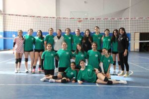 Muğlaspor Voleybol Antrenörü Şevvanur Çeviker, altyapıda üç farklı kategoride yoğun