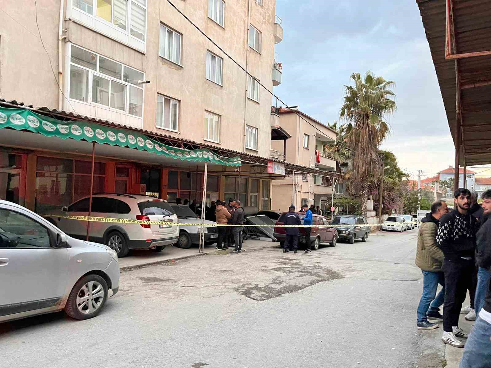 Muğla’da çeşitli suçlardan aranma kaydı bulunan şüpheli, polisten kaçarken apartman