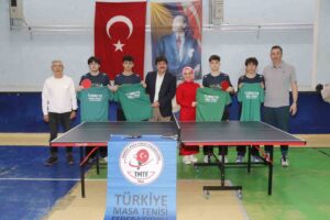 Masa tenisinde gençler Türkiye üçüncüsü olan Muğla Menteşe Anadolu Lisesi’ne