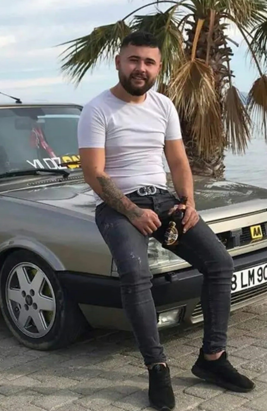 Muğla’nın Bodrum ilçesinde virajı alamayıp minibüsle çarpışan motosikletin sürücüsü, olay