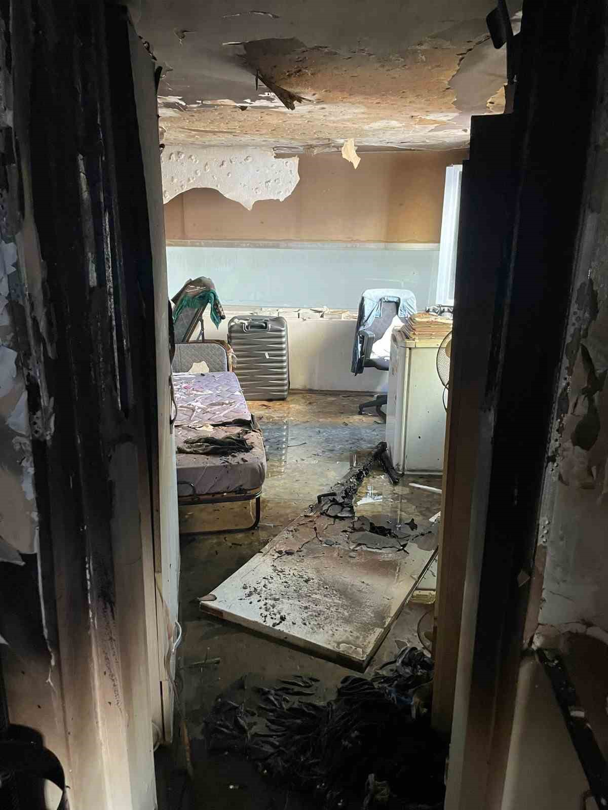 Muğla’nın Bodrum ilçesinde bir işyerinin üst katındaki ikamette çıkan yangın,