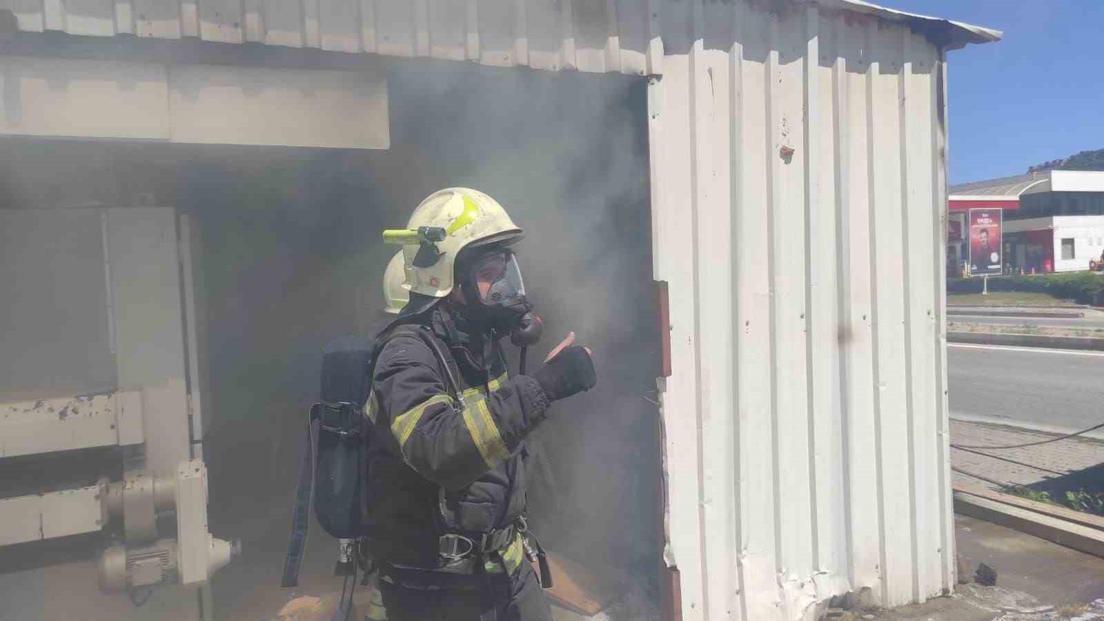 Muğla’nın Bodrum ilçesindeki bir marangozhanede çıkan yangın, itfaiye ekiplerinin müdahalesiyle