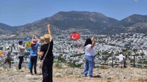 Muğla’nın Bodrum ilçesinde düzenlenen Uçurtma Festivali, yoğun ilgi gördü. Binlerce