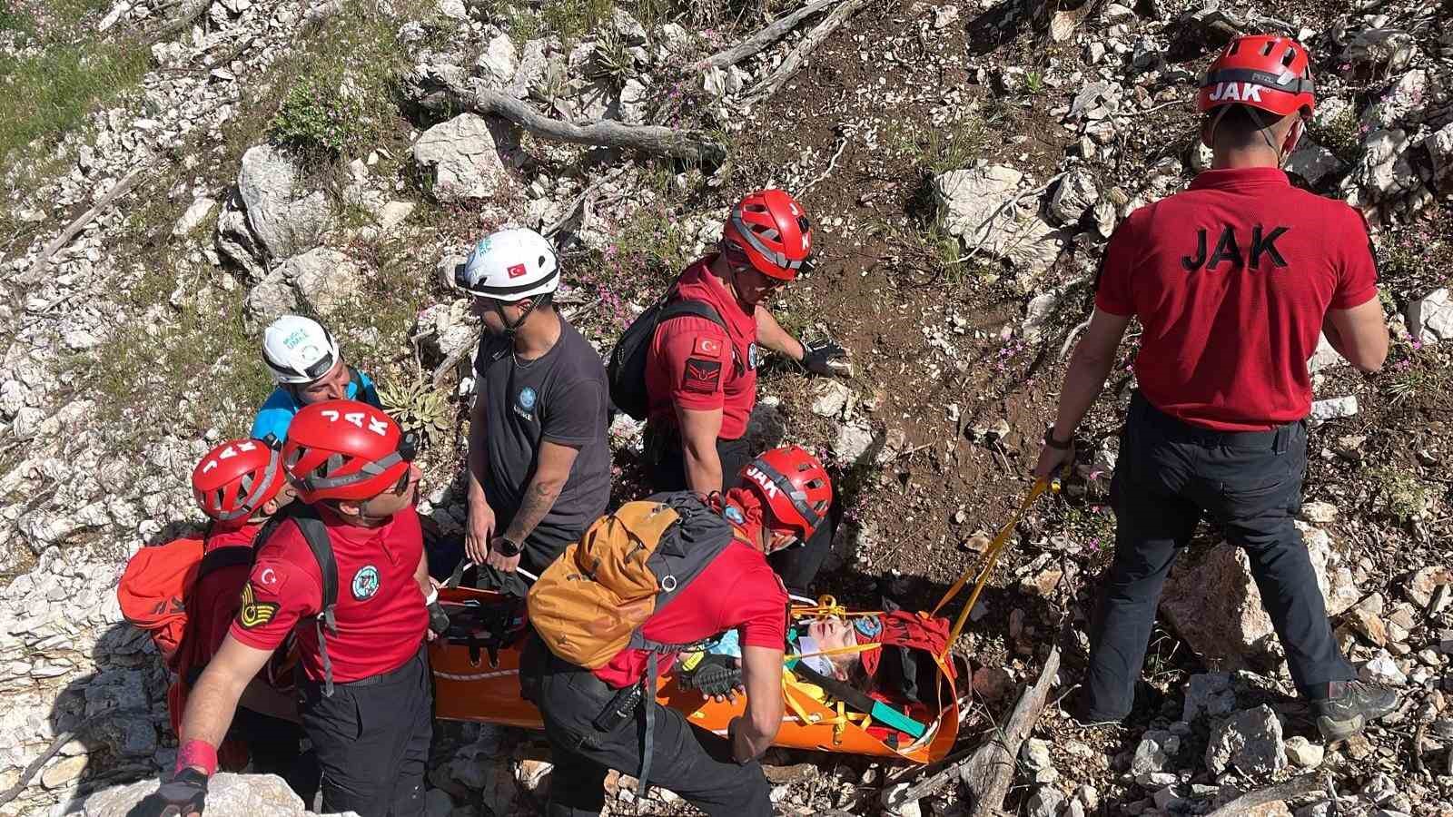 Muğla’nın Fethiye ilçesi Babadağ 1700 metre pistinden yaptığı yamaç paraşütü