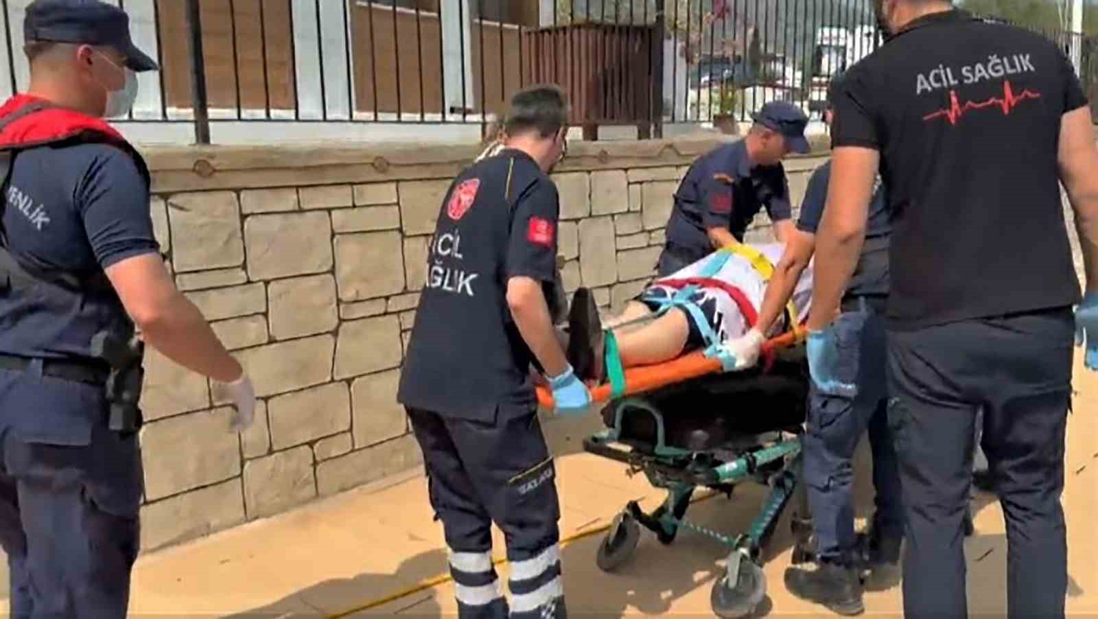 Muğla’nın Fethiye ilçesi açıklarında seyreden gezi teknesinde yaralanan vatandaş Sahil