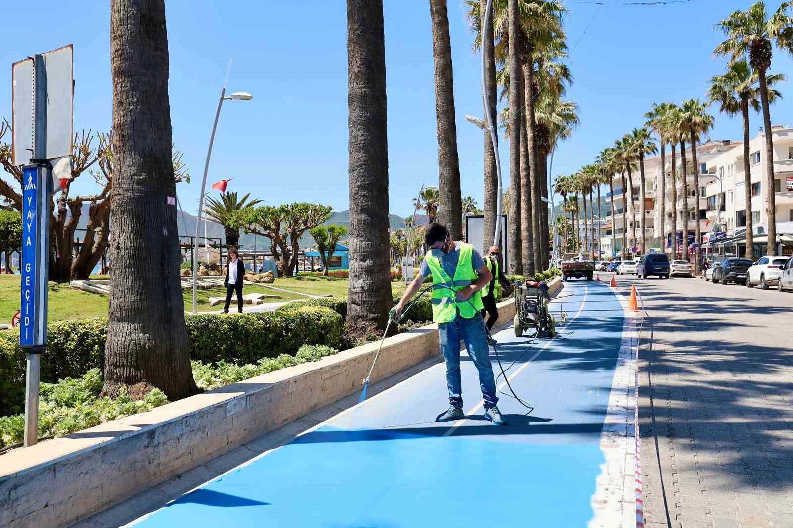 Marmaris Belediyesi, yaz sezonu öncesi şehir içi bisiklet yollarında bakım