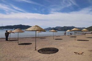 Marmaris, doğal güzelliklerinin yanı sıra düzenli ve erişilebilir plajlarıyla da