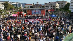 Marmaris Belediyesi’nin ilk kez düzenlediği Latin Fest, renkli korteji, dans