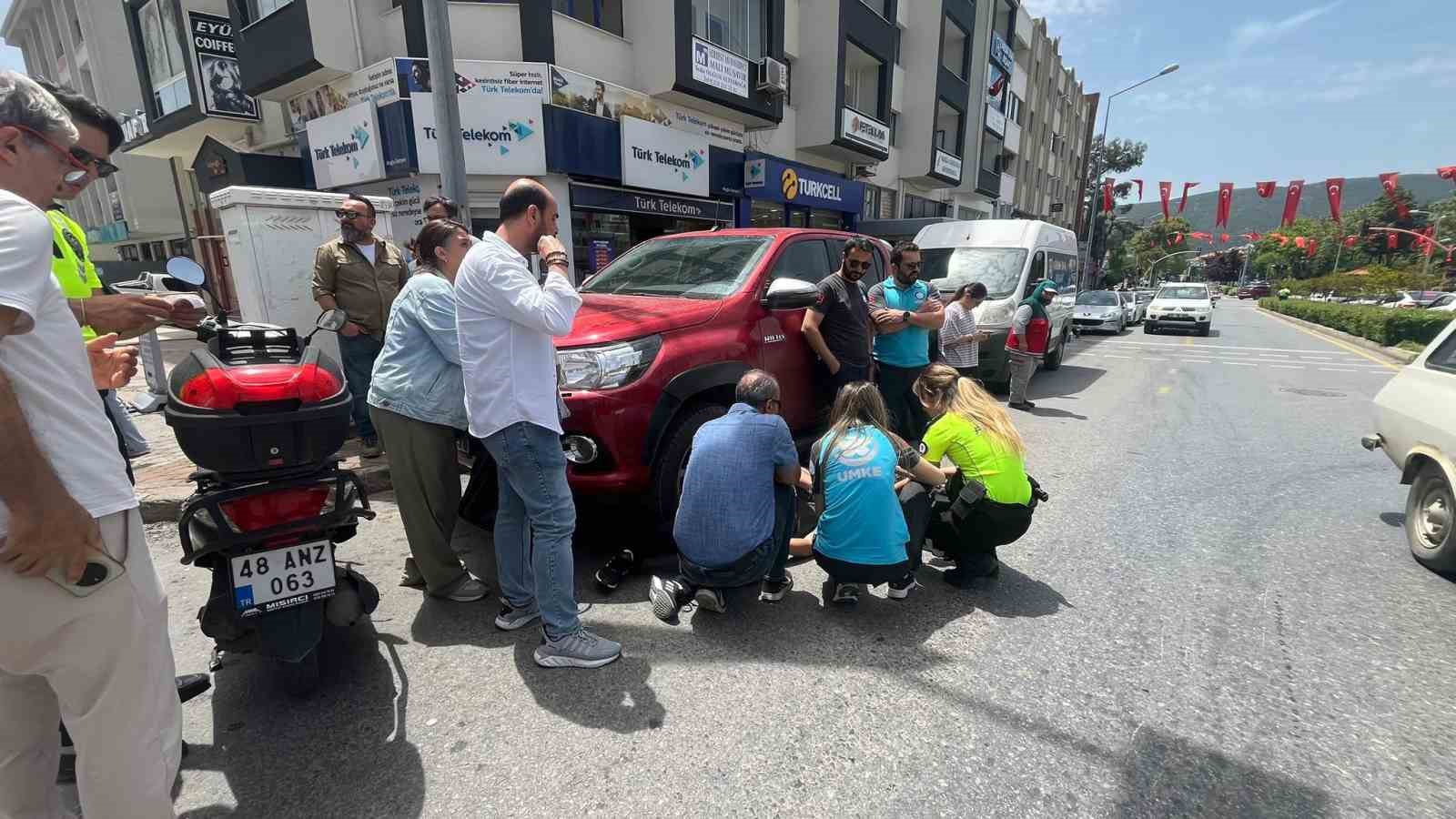Muğla’nın Menteşe ilçesinde motosiklet ile otomobilin çarpıştığı kazada motosiklet sürücüsü