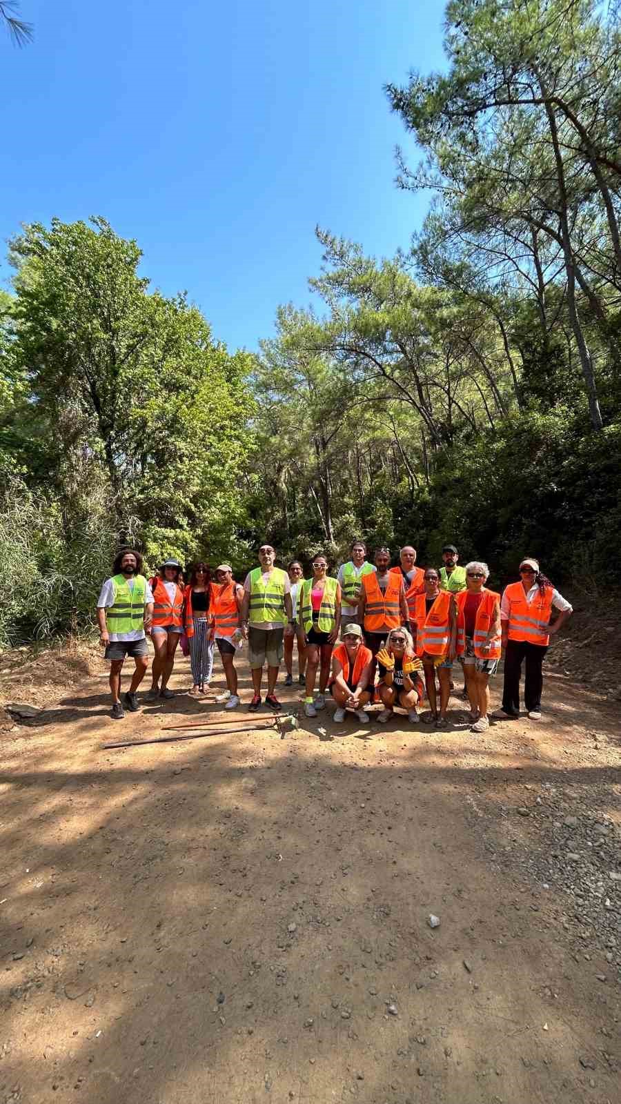 Muğla’nın Marmaris ilçesinde faaliyet gösteren, tamamı gönüllülerden oluşan Ekotim Marmaris