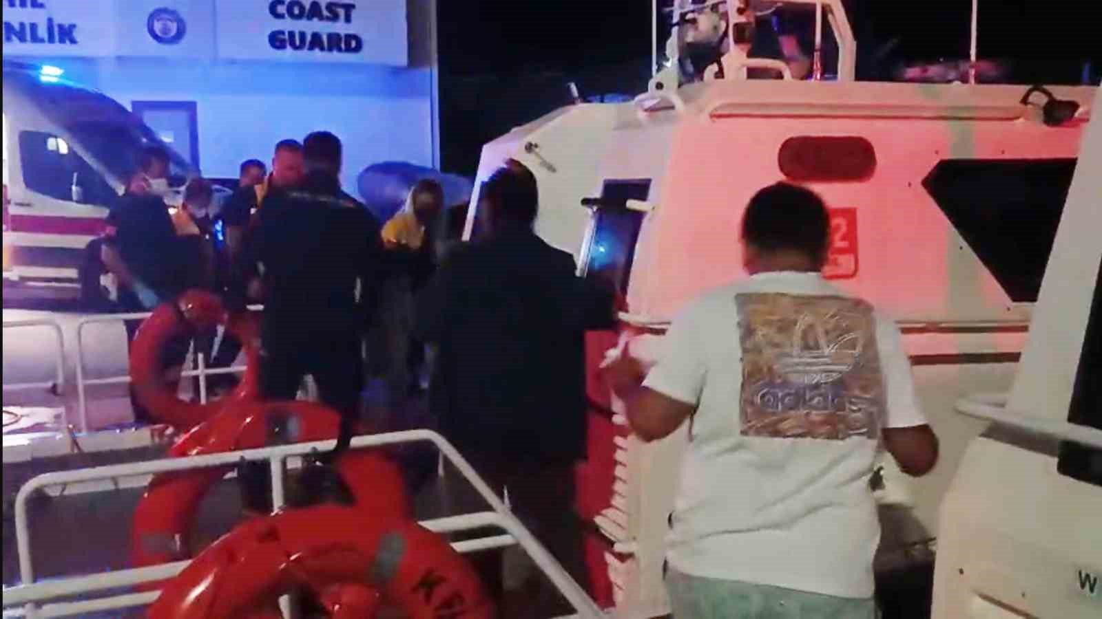 Muğla’nın Marmaris ilçesi açıklarında seyreden özel teknede rahatsızlanan ikisi çocuk