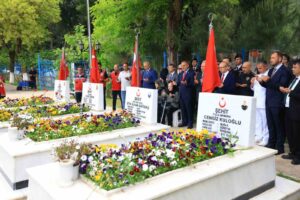 Muğla Valisi Dr. İdris Akbıyık, Kurban Bayramı dolayısıyla Menteşe ilçesindeki
