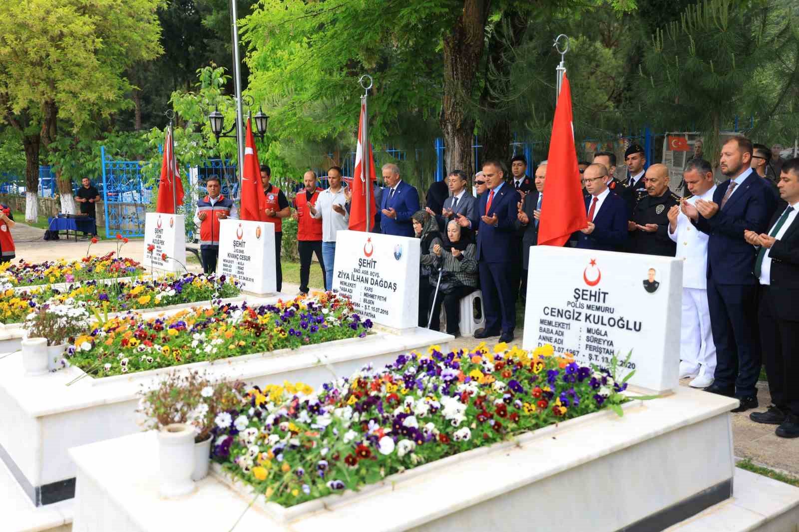 Muğla Valisi Dr. İdris Akbıyık, Kurban Bayramı dolayısıyla Menteşe ilçesindeki